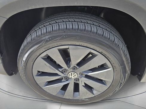 Used 2022 Volkswagen Taos S image 9