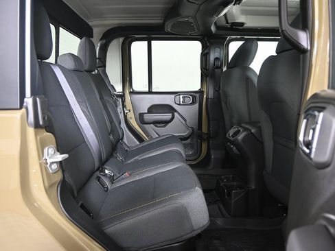 New 2025 Jeep Gladiator Willys image 17