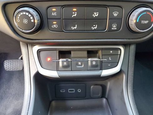 Used 2024 GMC Terrain SLE FWD image 29