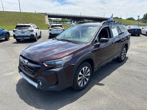 Used 2025 Subaru Outback Limited AWD/4WD image 3