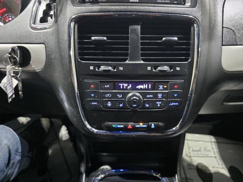 Used 2019 Dodge Grand Caravan GT FWD image 36