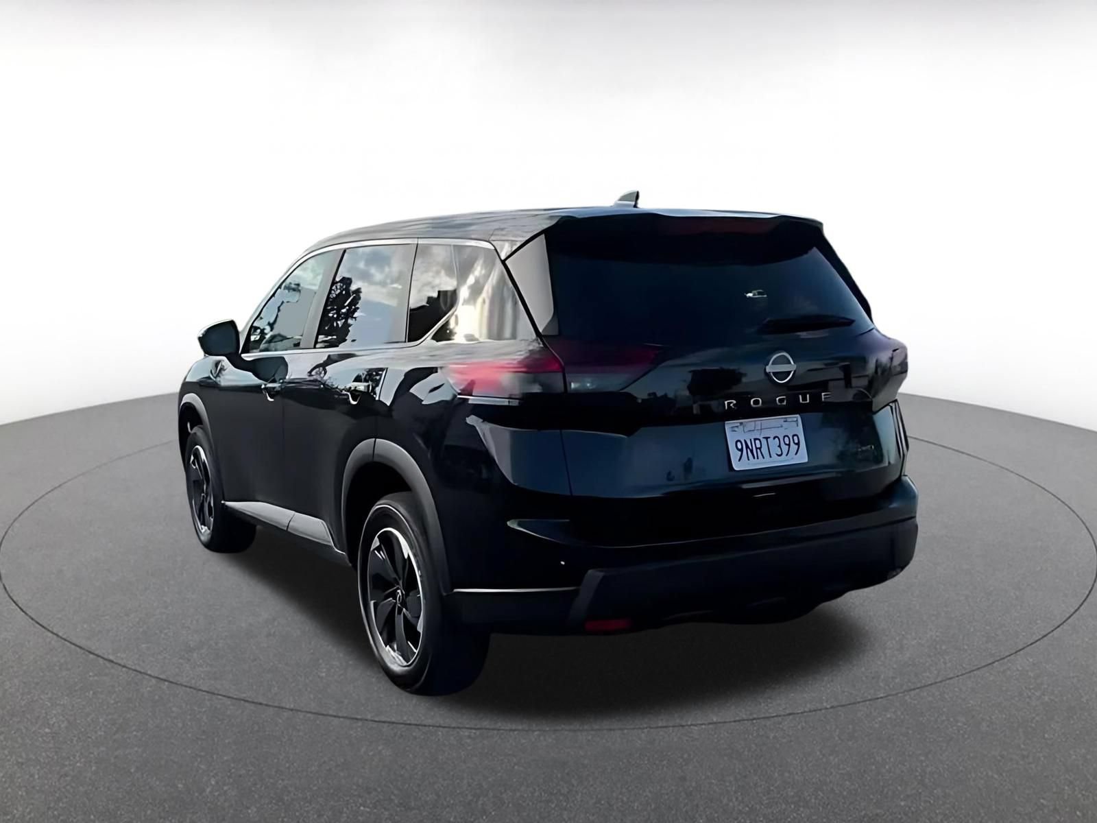Used 2025 Nissan Rogue SV AWD/4WD image 10