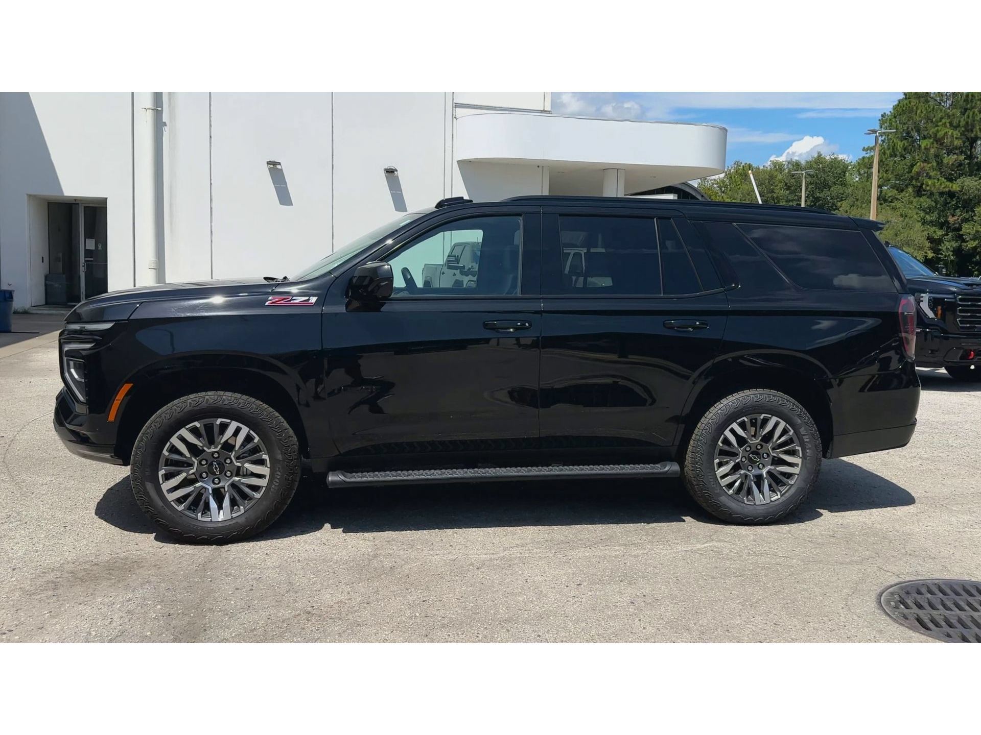 Certified 2025 Chevrolet Tahoe Z71 AWD/4WD image 5