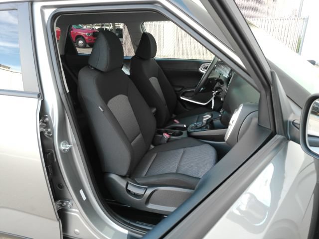 Used 2023 Kia Soul LX w/ LX Technology Package FWD image 18