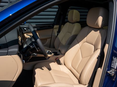 Certified 2026 Porsche Macan image 5