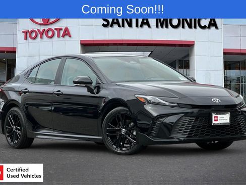 Certified 2025 Toyota Camry SE FWD image 1
