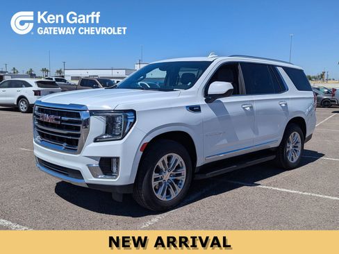 Used 2024 GMC Yukon SLT image 1
