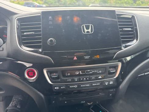 Used 2019 Honda Pilot Touring image 11