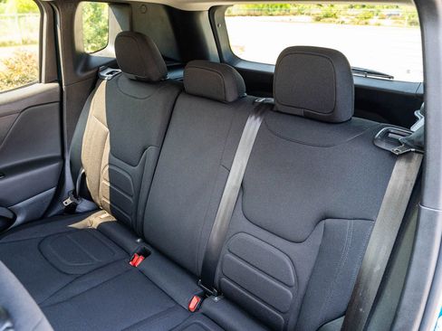 Used 2022 Jeep Renegade Latitude AWD/4WD image 18