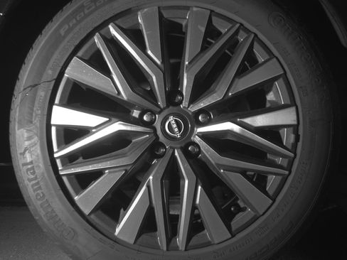 Used 2025 Nissan Altima 2.5 SV FWD image 15