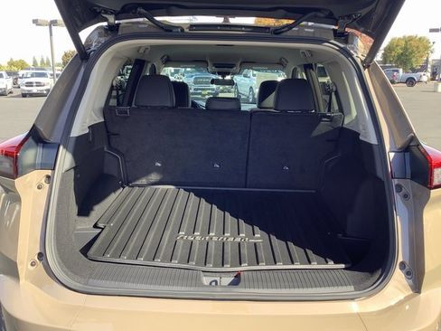 Used 2025 Nissan Rogue SV image 28