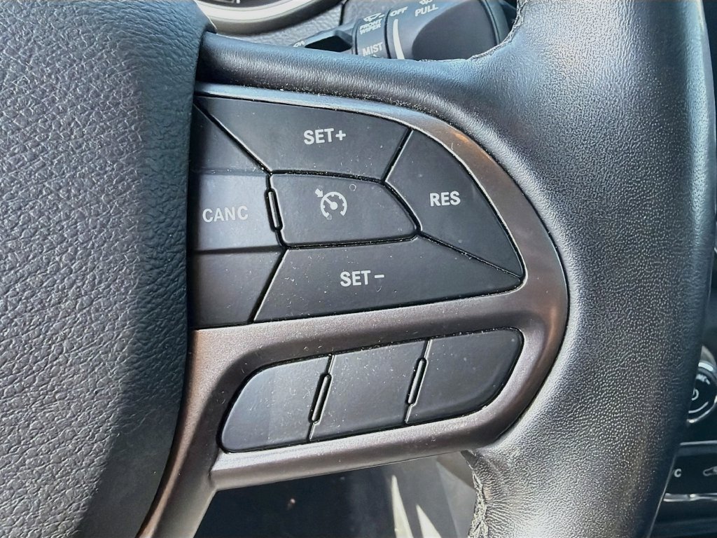Used 2020 Jeep Cherokee Limited AWD/4WD image 13