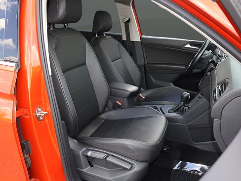 Used 2019 Volkswagen Tiguan SE w/ Panoramic Sunroof Package FWD image 19