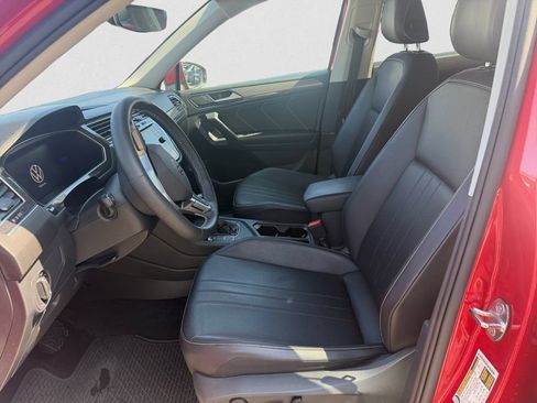 Certified 2022 Volkswagen Tiguan SE FWD image 9