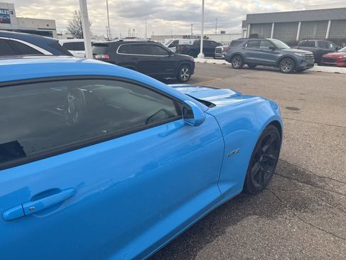 Used 2022 Chevrolet Camaro LT w/ RS Package image 15