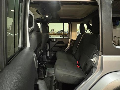 Used 2018 Jeep Wrangler Unlimited Sahara w/ Dual Top Group AWD/4WD image 22
