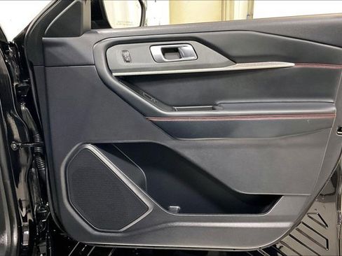 Used 2025 Ford Explorer ST-Line w/ ST-Line Street Pack AWD/4WD image 24