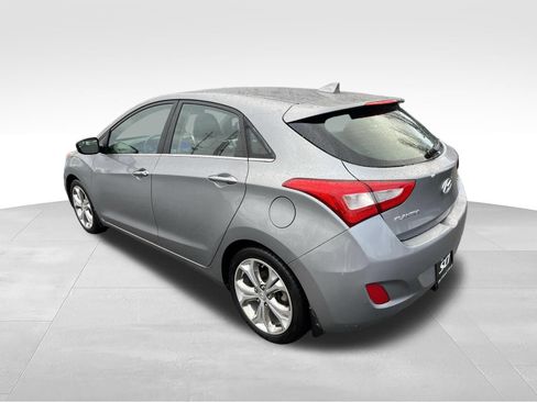 Used 2014 Hyundai Elantra GT w/ Option Group 02 FWD image 3