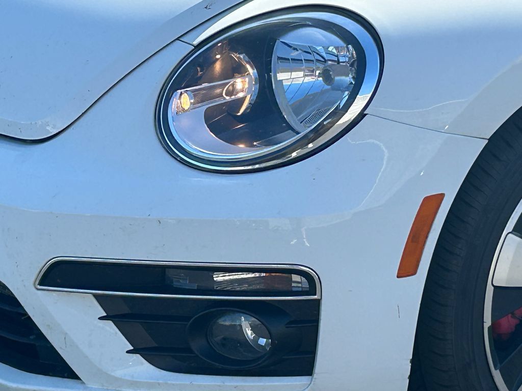 Used 2014 Volkswagen Beetle R-Line FWD image 9