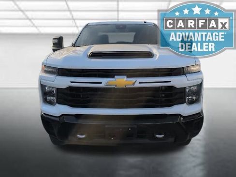 Used 2024 Chevrolet Silverado 2500 Custom w/ Custom Value Package image 4