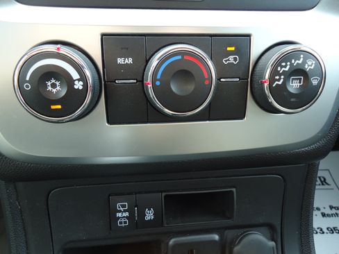 Used 2016 GMC Acadia SLE AWD/4WD image 18