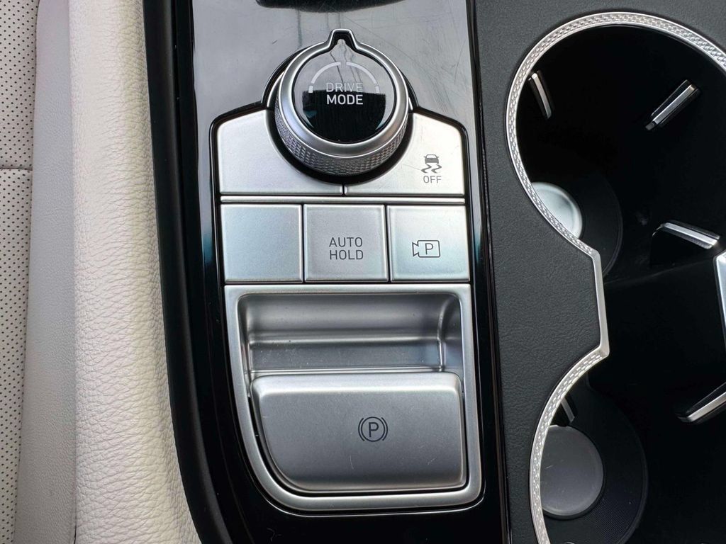Certified 2026 Genesis G70 2.5T AWD/4WD image 33