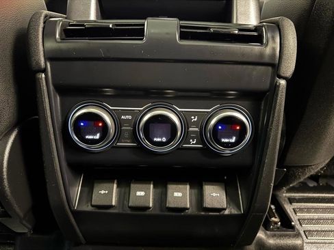 Used 2020 Land Rover Defender 110 SE AWD/4WD image 21