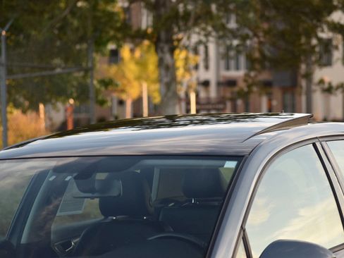 Used 2017 Volkswagen Golf S image 37