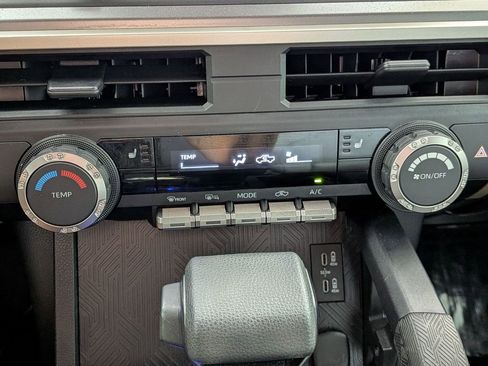 Used 2024 Toyota Tacoma SR5 AWD/4WD image 20
