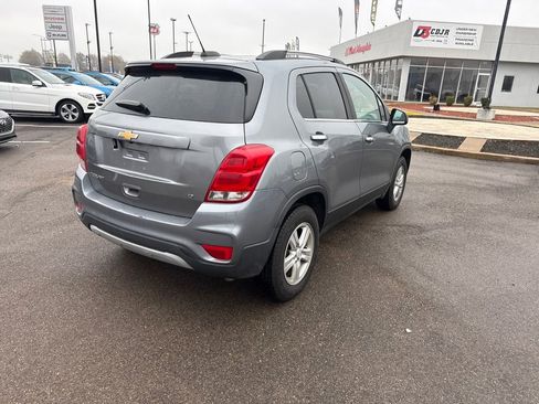 Used 2019 Chevrolet Trax LT w/ LT Convenience Package image 8
