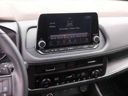 Used 2023 Nissan Rogue SV w/ SV Premium B Package AWD/4WD image 17