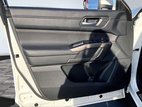 Used 2024 Nissan Pathfinder Platinum w/ Cargo Package image 23