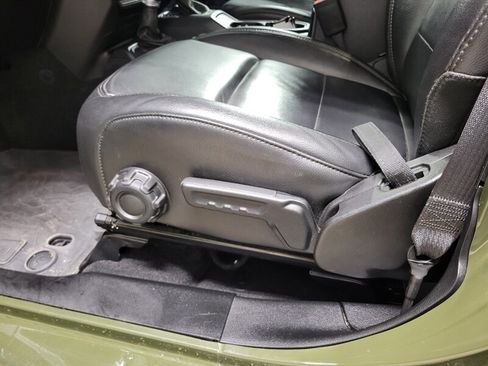 Used 2023 Jeep Wrangler Unlimited Sahara AWD/4WD image 45