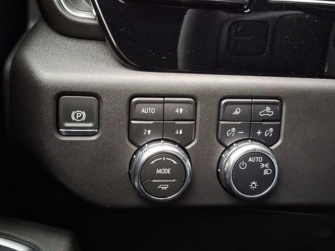 New 2026 GMC Sierra 1500 SLE image 15