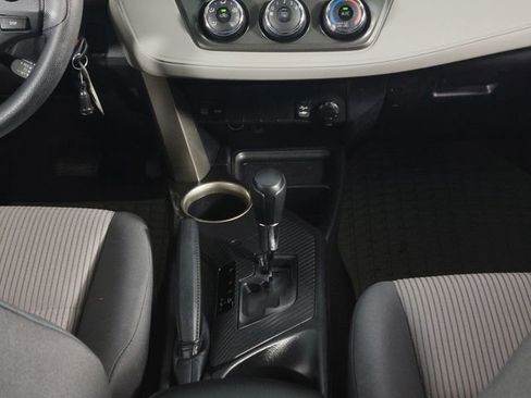 Used 2015 Toyota RAV4 LE AWD/4WD image 23