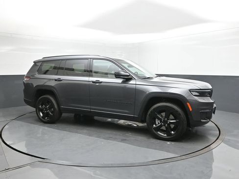 New 2025 Jeep Grand Cherokee L Limited w/ Black Appearance Package image 17