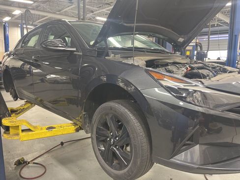 Used 2022 Hyundai Elantra SEL image 1