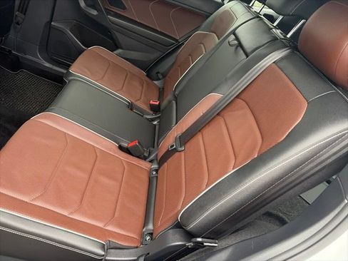 Used 2022 Volkswagen Tiguan SEL R-Line AWD/4WD image 18
