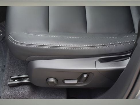 Certified 2025 Volvo XC40 B5 Core w/ Protection Package Premier image 33