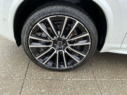 New 2026 Volvo XC90 B6 Plus w/ Protection Package Premier AWD/4WD image 12