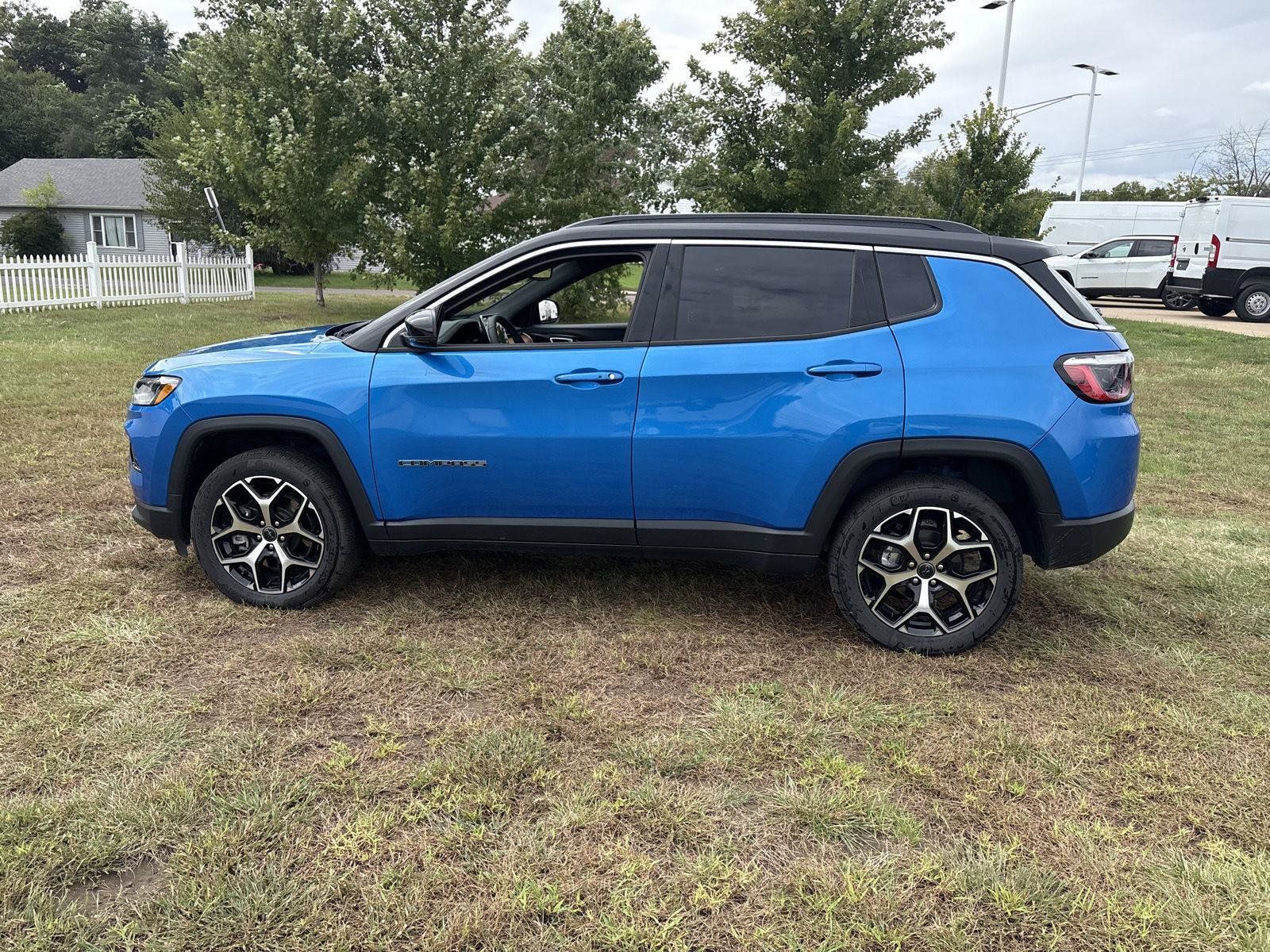 Used 2025 Jeep Compass Limited AWD/4WD image 8