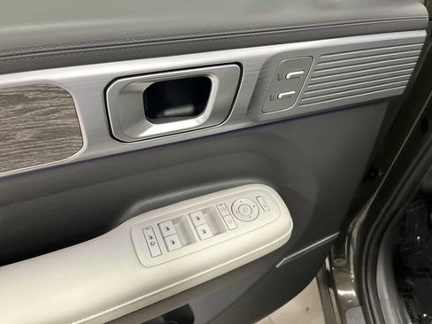 Used 2024 Hyundai Santa Fe Limited image 32