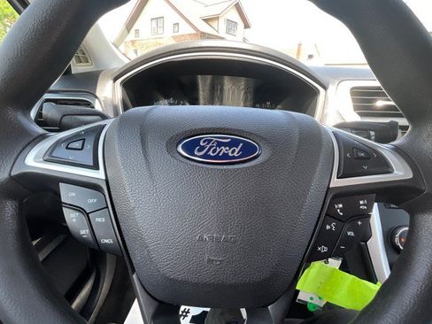Used 2016 Ford Fusion SE FWD image 9