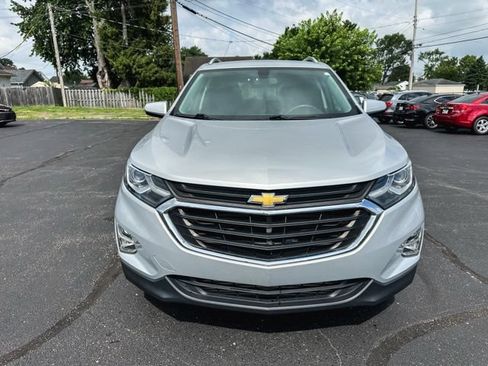 Used 2018 Chevrolet Equinox LT FWD image 2