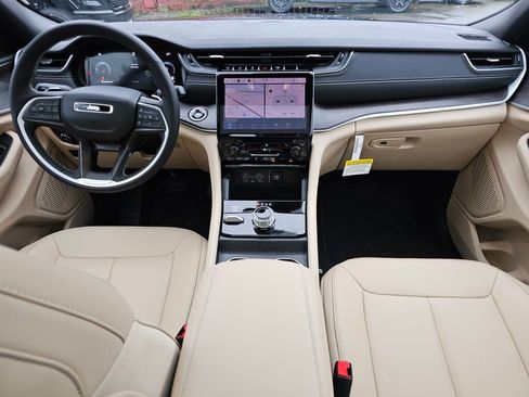 New 2025 Jeep Grand Cherokee Limited image 16