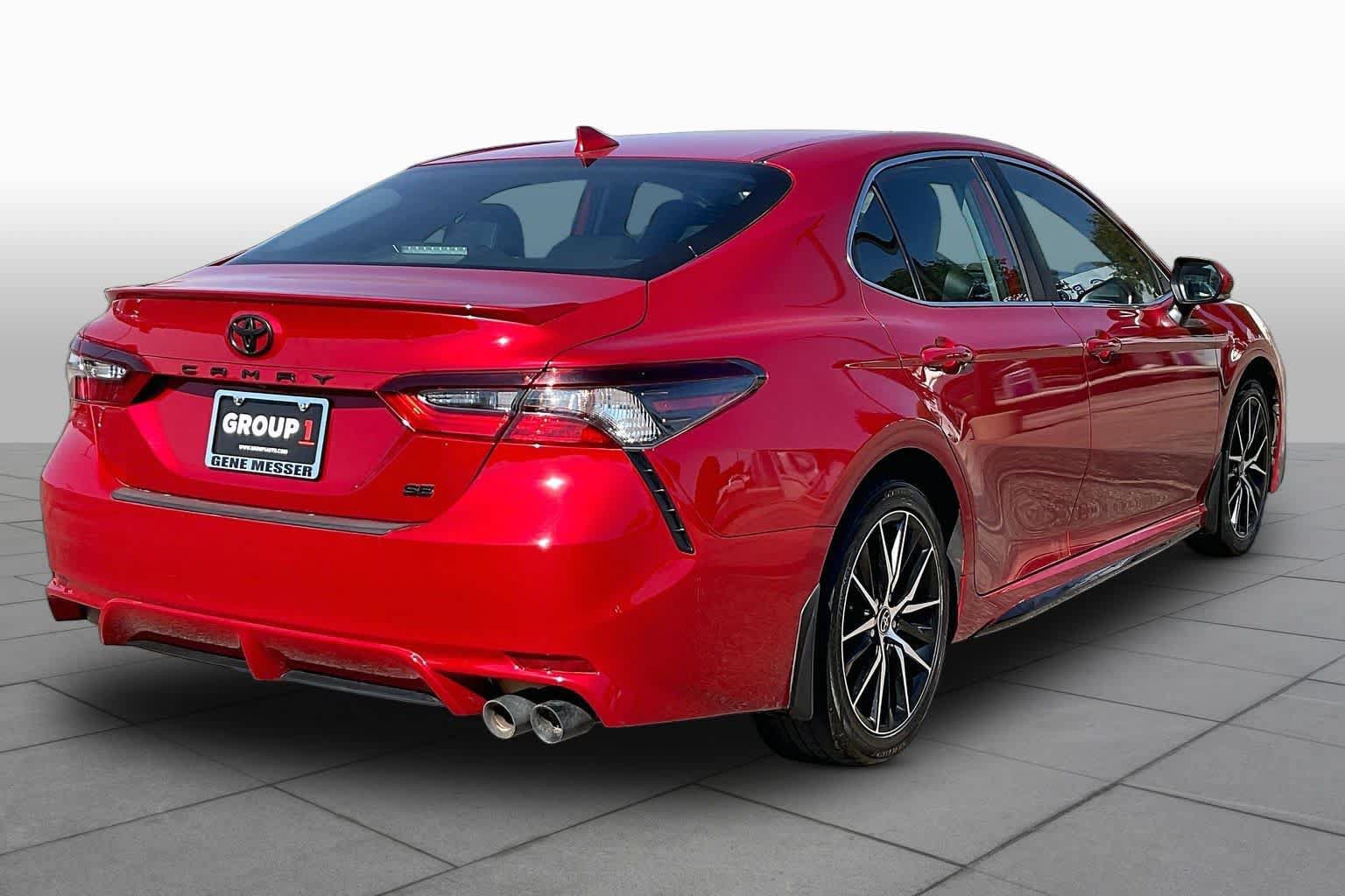 Used 2023 Toyota Camry SE FWD image 12