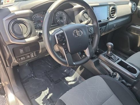 Used 2020 Toyota Tacoma TRD Sport AWD/4WD image 17