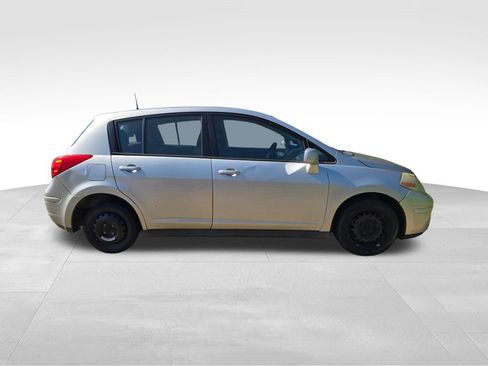 Used 2011 Nissan Versa 1.8 S FWD image 9