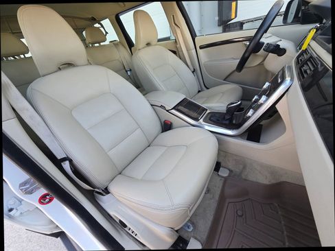 Used 2015 Volvo XC70 T6 AWD/4WD image 21