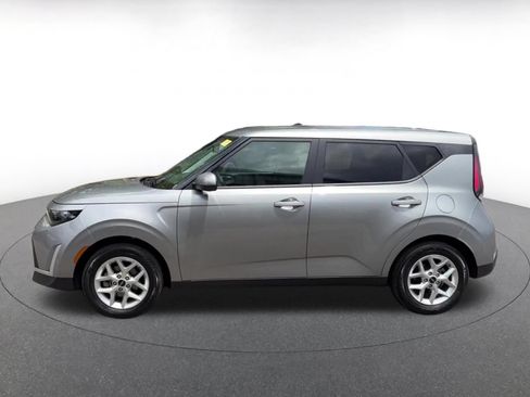 Used 2025 Kia Soul LX w/ LX Technology Package FWD image 8